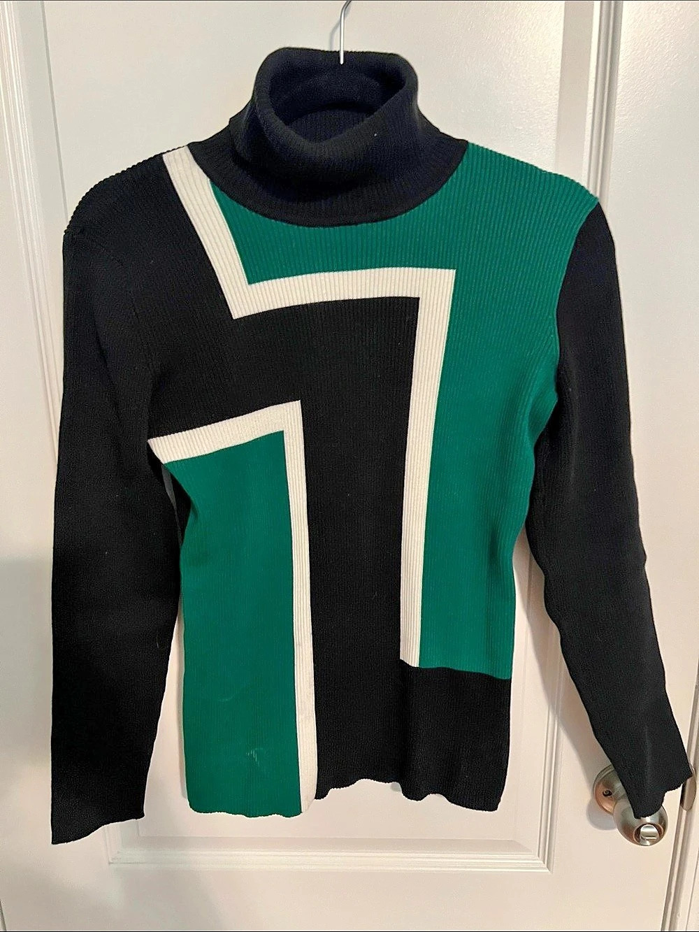 Style&co Color Block Turtleneck in Black & Green Size Medium
